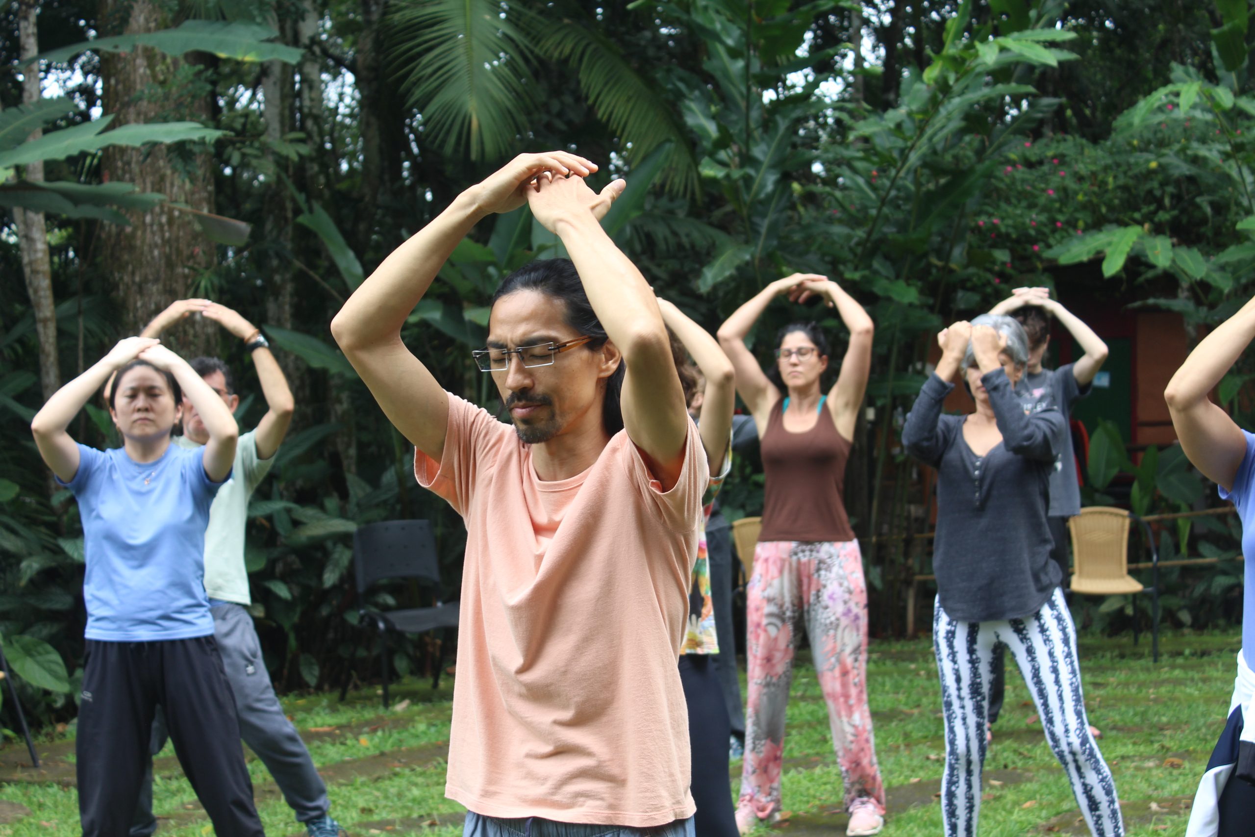 Prática de Qi Gong em natureza – CPM Mindfulness